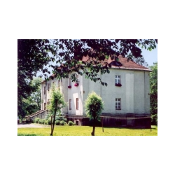 Dwór z XIX wieku w Czuchowie